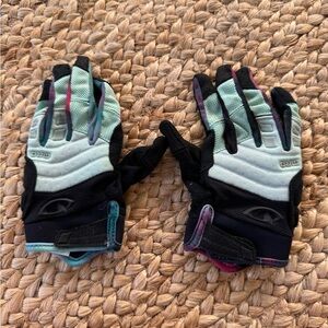 GIRO Mountain Biking Women’s Gloves size Small